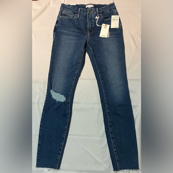 Good American 0/25 Women’s Indigo231 Distressed Denim Jeans.